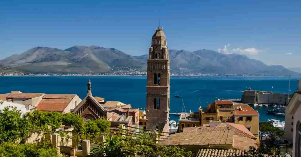 campanile-gaeta-medievale
